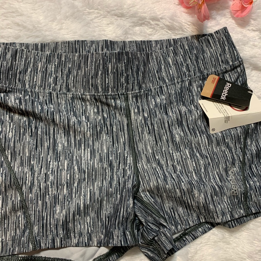 2 Reebok shorts size L - Picture 4 of 6